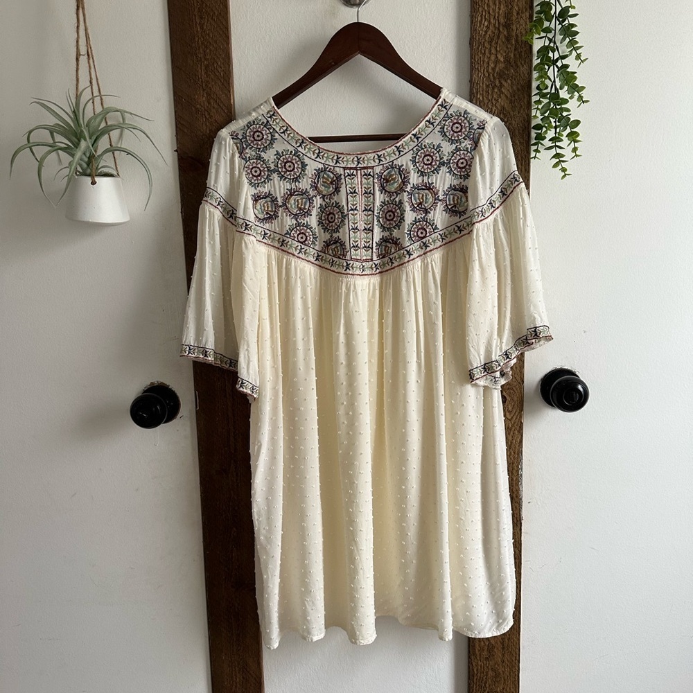 Entro Embroidered Cream Boho Flowy Peasant Dress Women’s Size Medium
